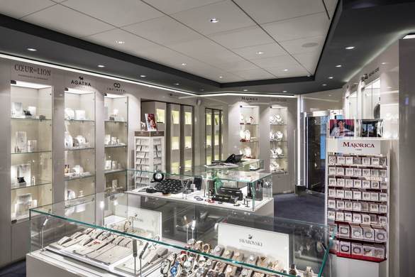 MSC Cruises MSC Bellissima Shopping - Credits - MSC Rights - Ivan Sarfatti 5.jpg
